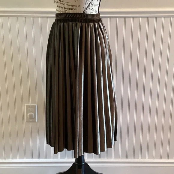Chic Brown Midi Skirt - Picture 2 of 6